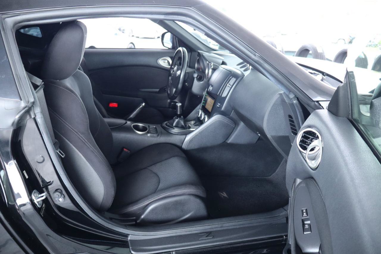 Used 2017 Nissan 370Z Coupe RWD image 29