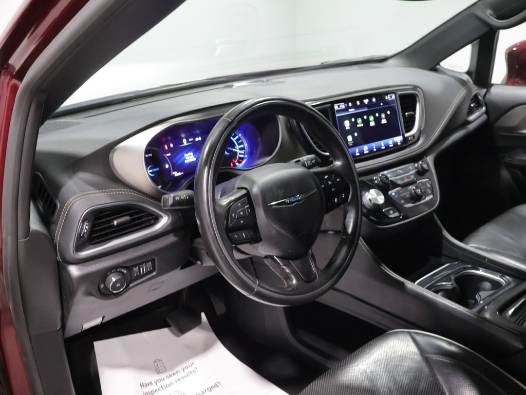 Used 2021 Chrysler Pacifica Limited w/ Uconnect Theater Family Group FWD image 15
