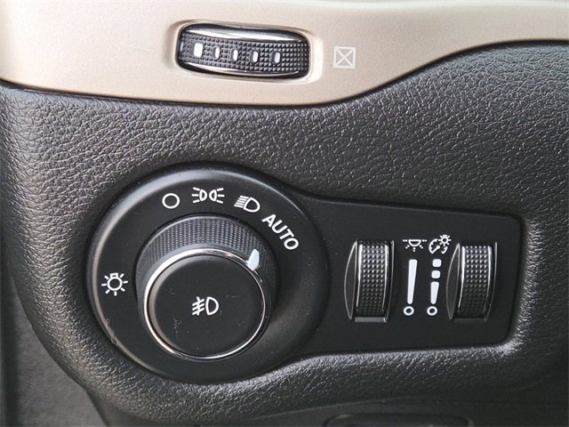 Used 2014 Jeep Cherokee Limited w/ Trailer Tow Group image 10