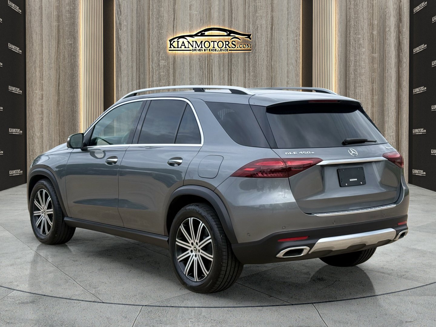 Used 2025 Mercedes-Benz GLE 450e 4MATIC image 5