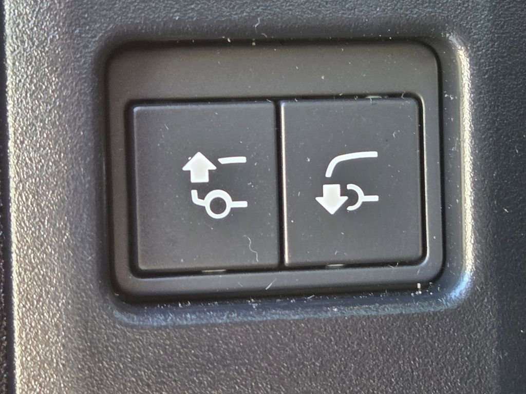Used 2024 Land Rover Defender 110 SE AWD/4WD image 36