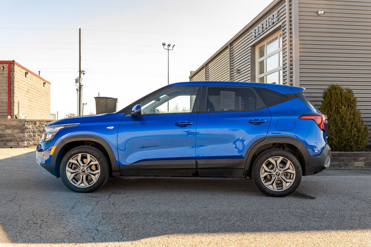 Used 2024 Kia Seltos LX image 2