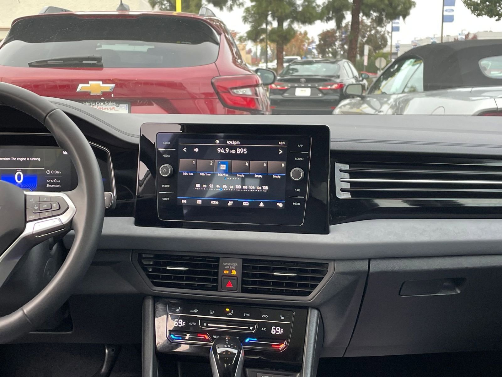 Used 2025 Volkswagen Jetta SE image 18