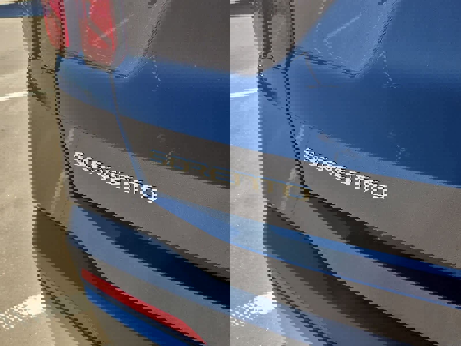 Certified 2025 Kia Sorento LX image 11