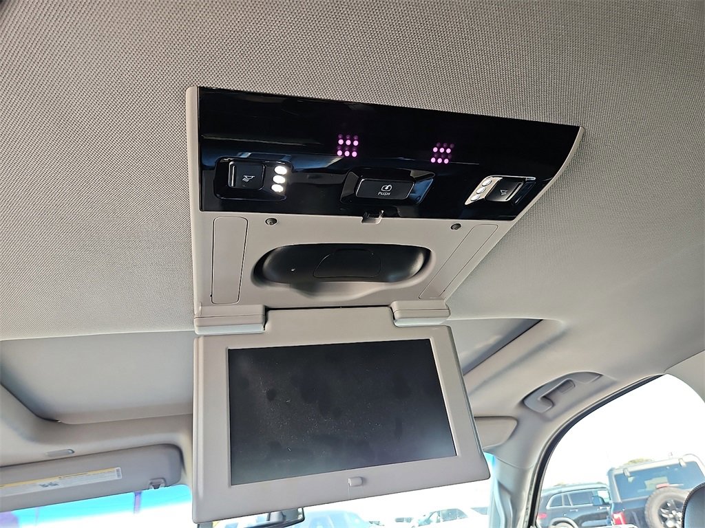 Used 2018 GMC Yukon Denali w/ Denali Ultimate Package image 19