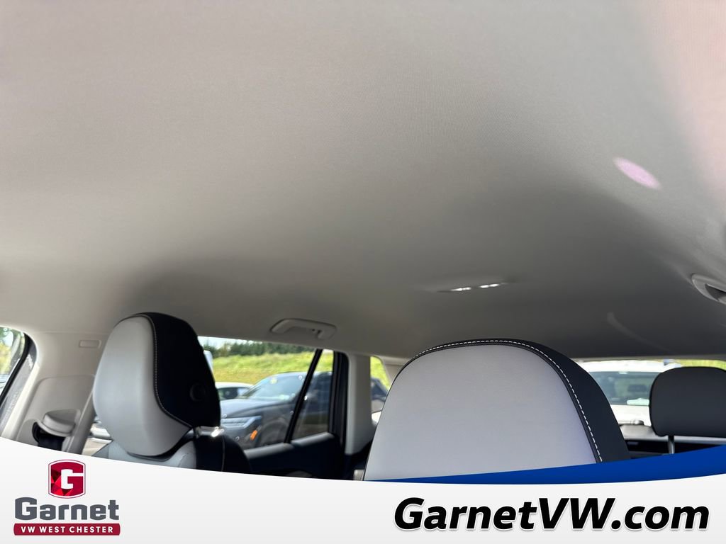 New 2025 Volkswagen Tiguan SE image 11
