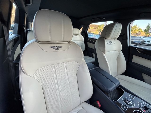 Used 2019 Bentley Bentayga AWD/4WD image 42