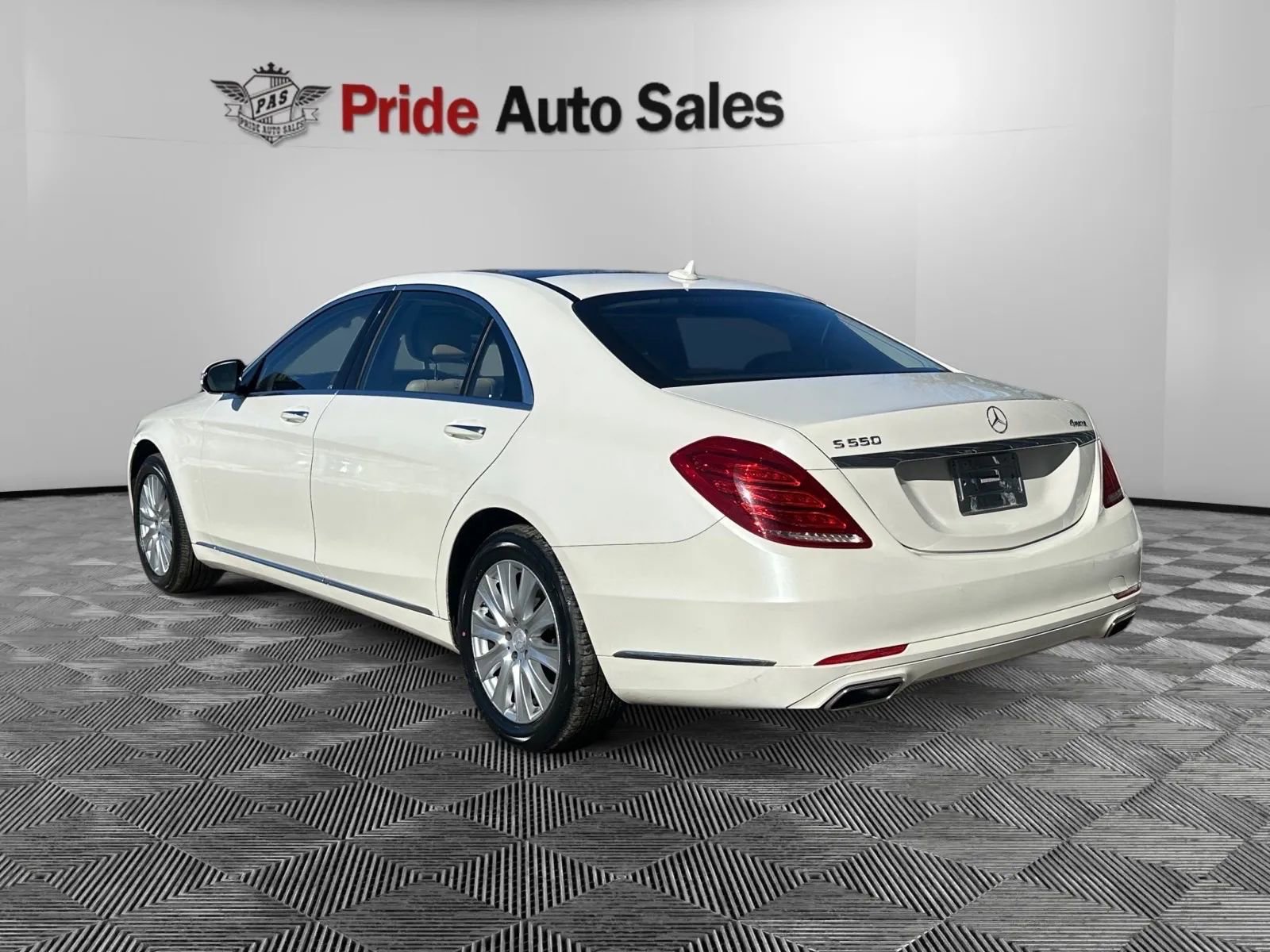Used 2015 Mercedes-Benz S 550 Sedan image 5