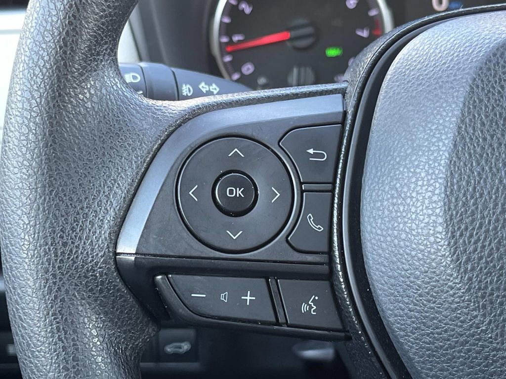 Used 2021 Toyota RAV4 XLE w/ Convenience Package image 28