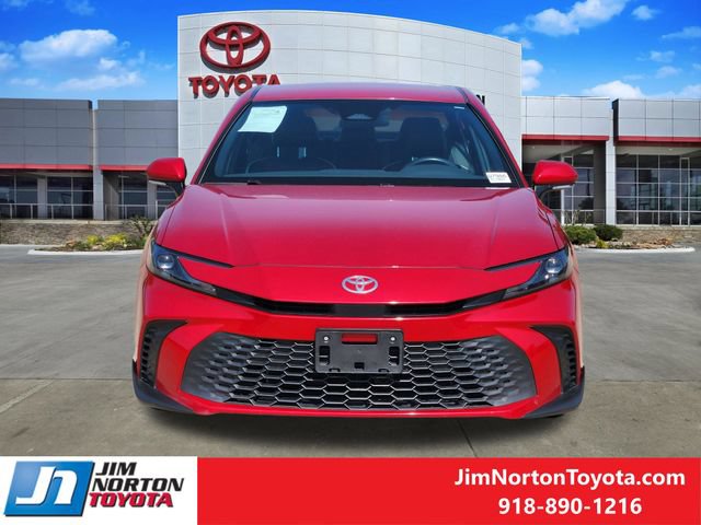 Used 2025 Toyota Camry SE FWD image 2