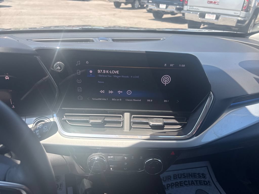 Used 2025 Chevrolet Trax LT w/ LT Convenience Package FWD image 23
