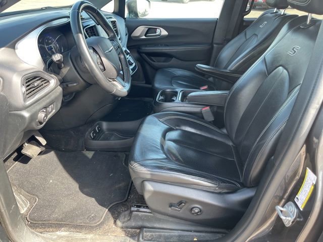 Used 2018 Chrysler Pacifica Touring-L w/ S Appearance Package FWD image 11