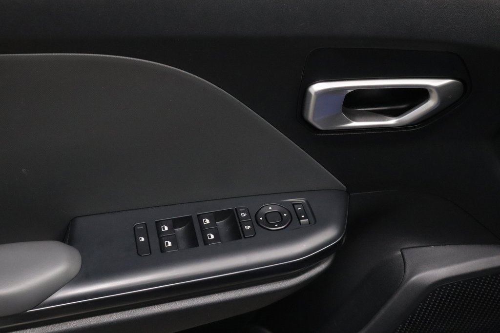 Used 2025 Kia K4 LXS image 21