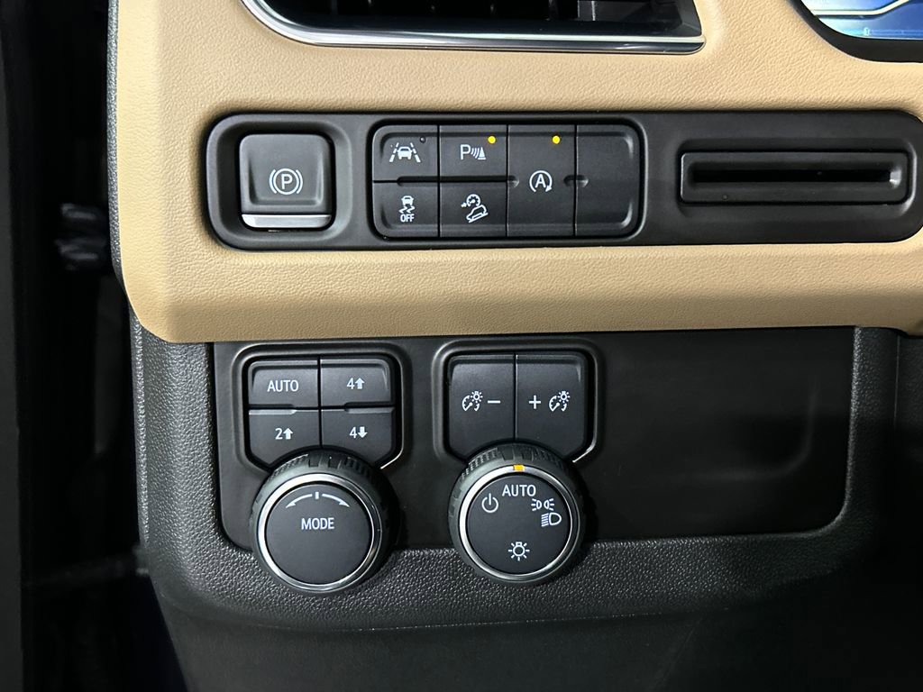 Used 2023 Chevrolet Tahoe Premier AWD/4WD image 21