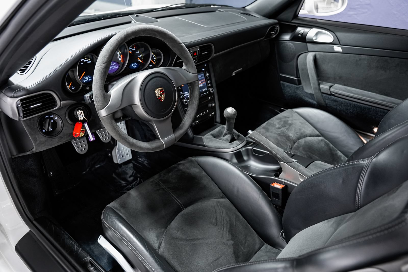 Used 2010 Porsche 911 GT3 RWD image 9