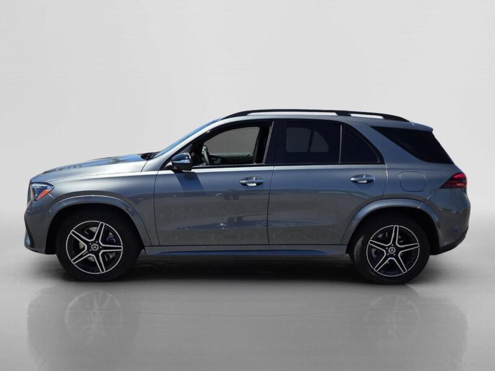 New 2026 Mercedes-Benz GLE 450e 4MATIC image 2