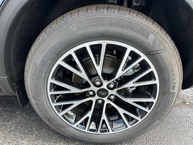 New 2024 Ford Escape SE image 16