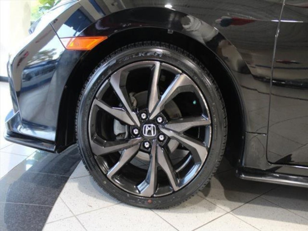 Used 2018 Honda Civic Sport Touring image 9