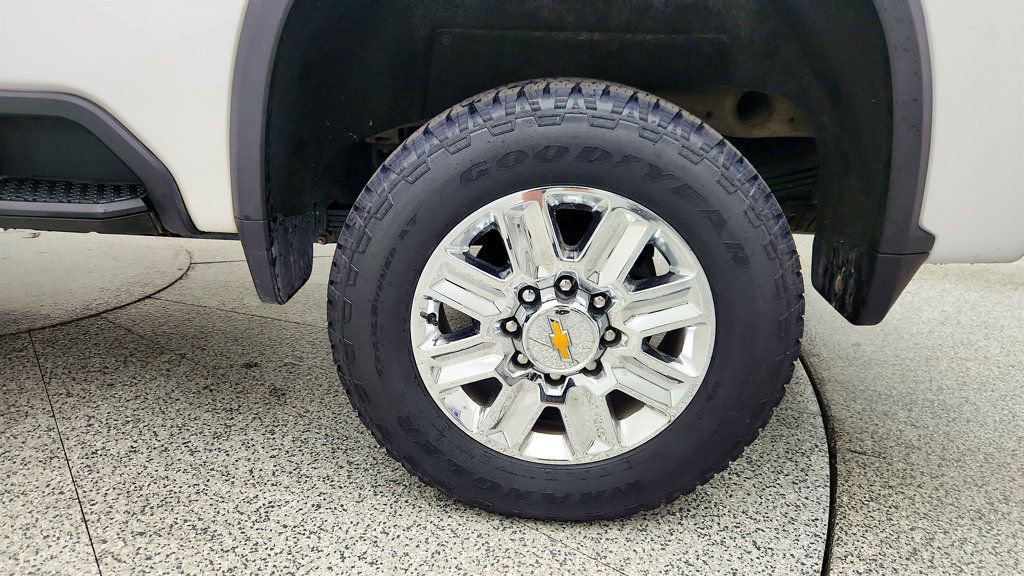 Used 2024 Chevrolet Silverado 2500 High Country w/ High Country Premium Package AWD/4WD image 9