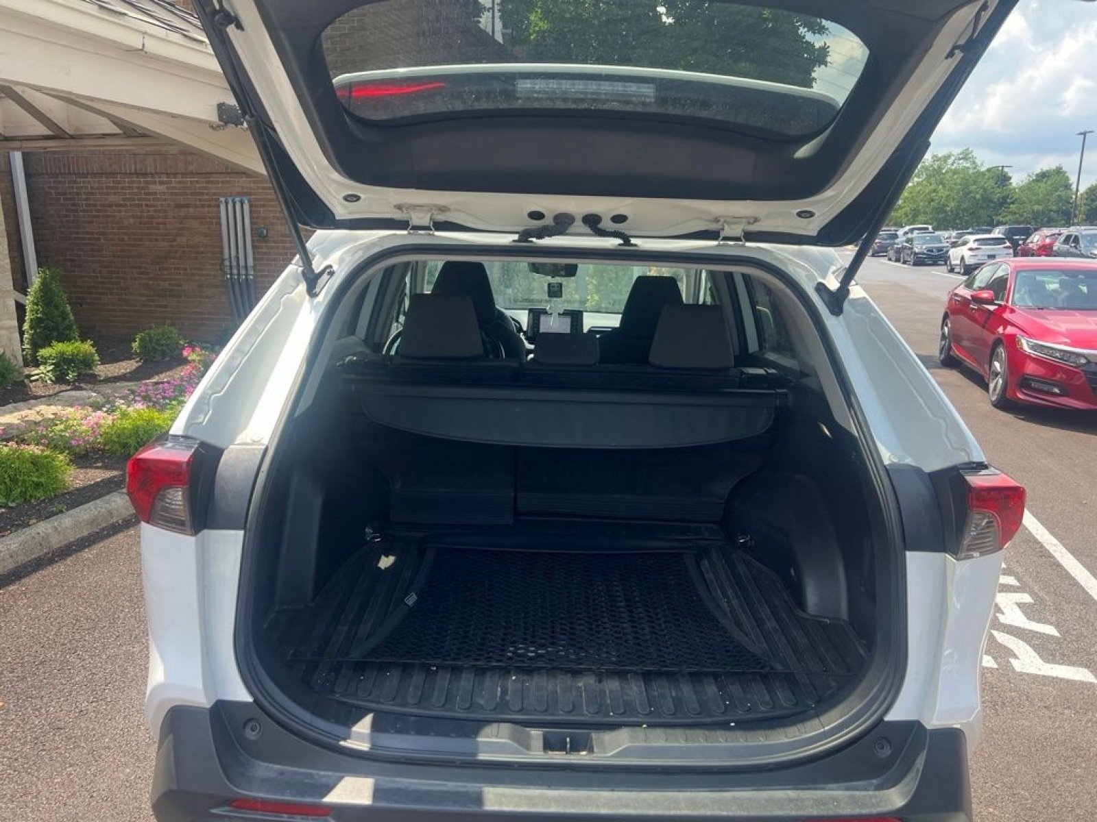 Used 2022 Toyota RAV4 XLE w/ XLE Grade Weather Package AWD/4WD image 13