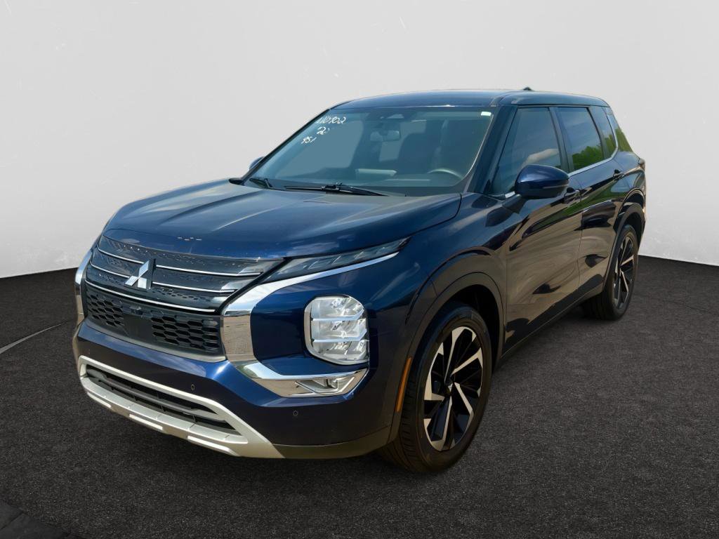 Used 2022 Mitsubishi Outlander SE FWD image 3