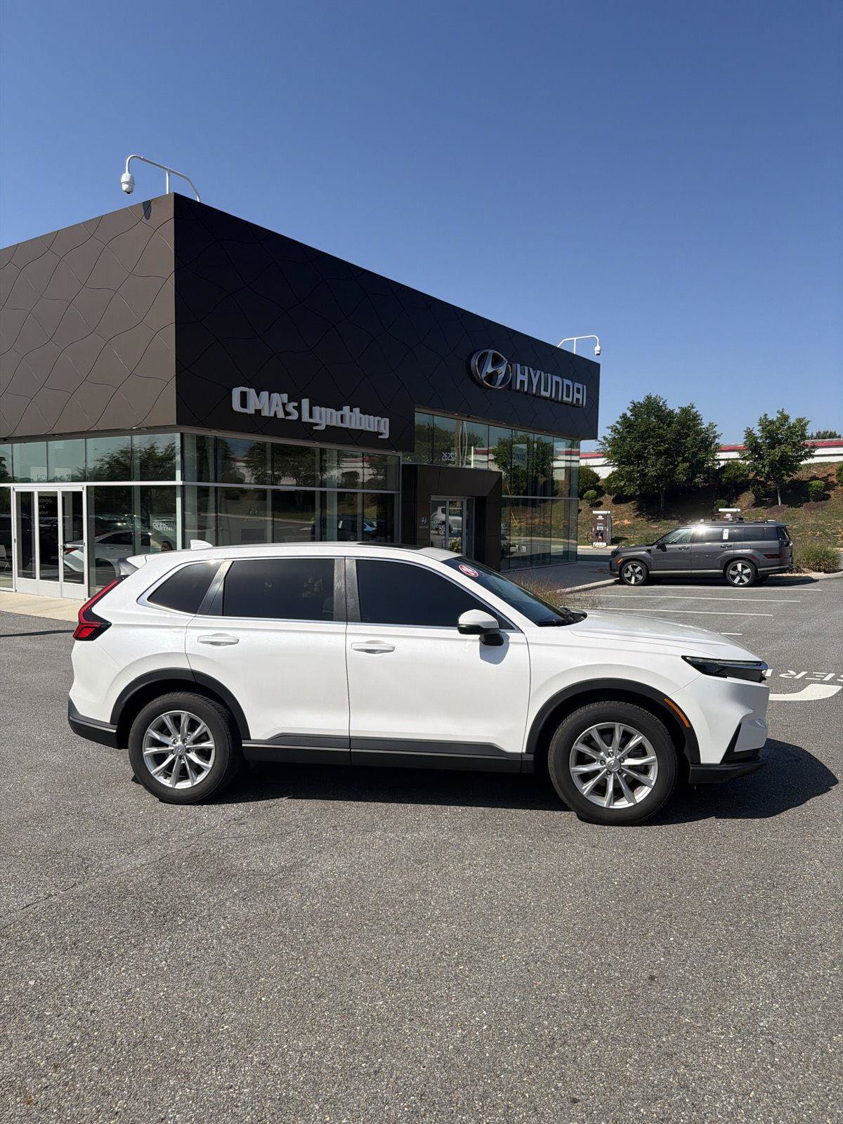 Used 2024 Honda CR-V EX image 3