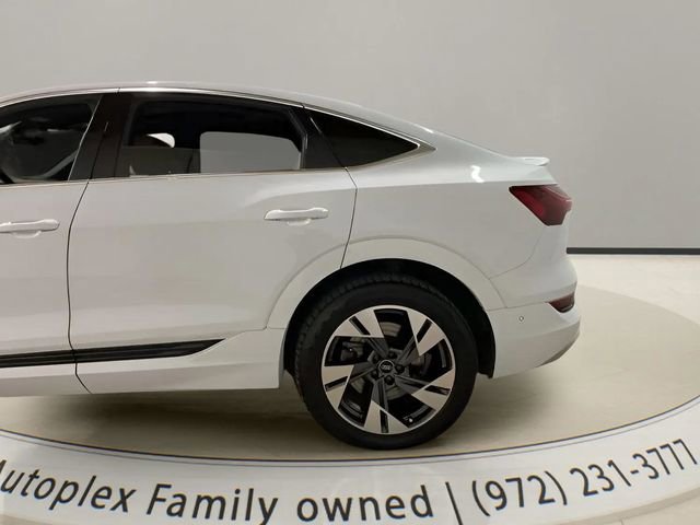 Used 2022 Audi e-tron Premium Plus w/ Premium Plus Package AWD/4WD image 11