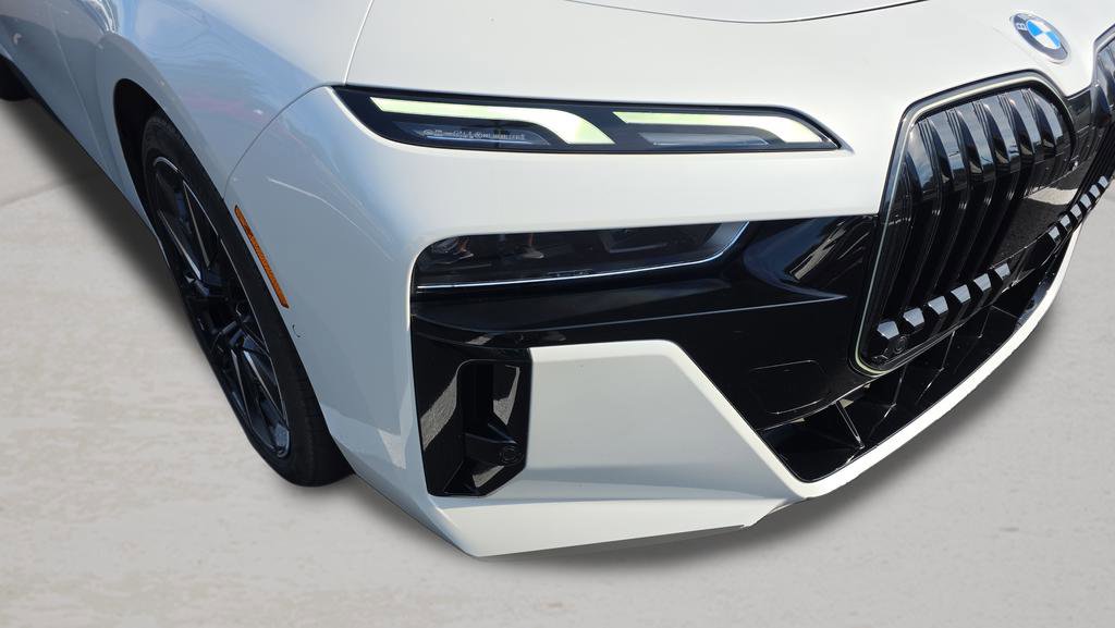 Used 2025 BMW 760i xDrive w/ Premium Package image 10