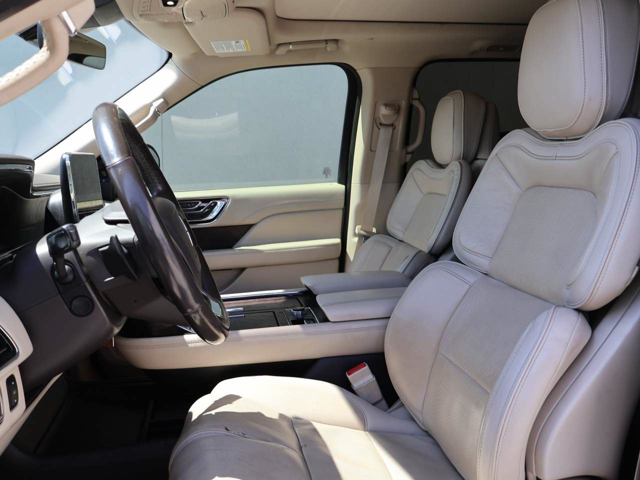 Used 2018 Lincoln Navigator L Reserve w/ Technology Package AWD/4WD image 9