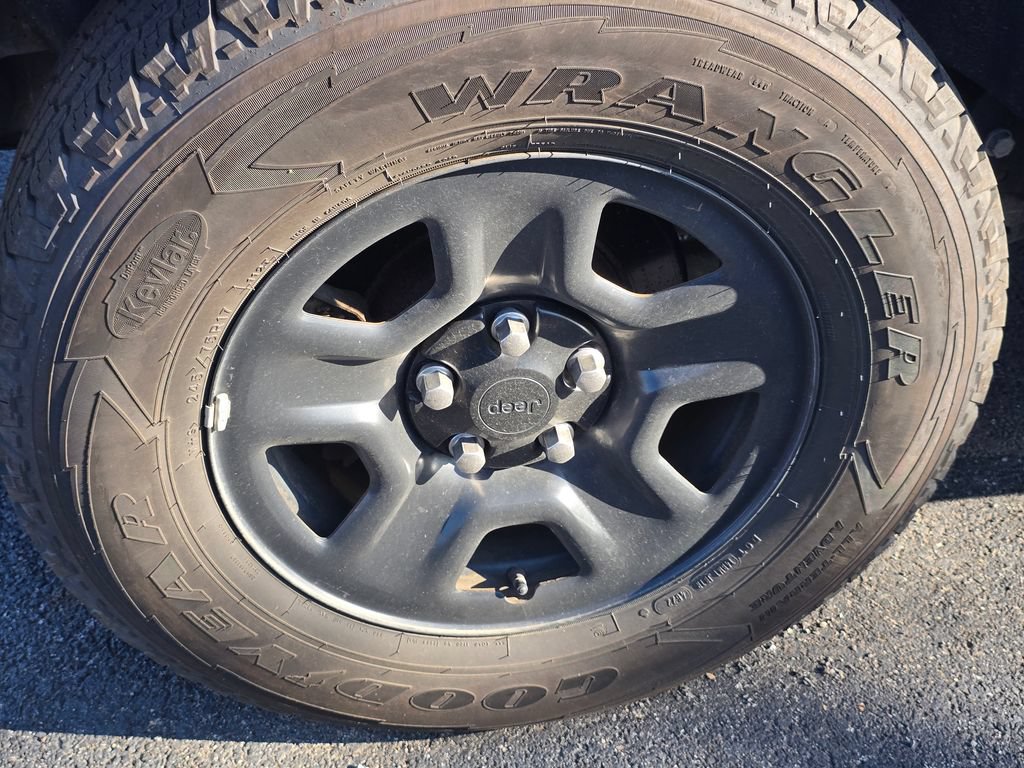 Used 2018 Jeep Wrangler Sport AWD/4WD image 9