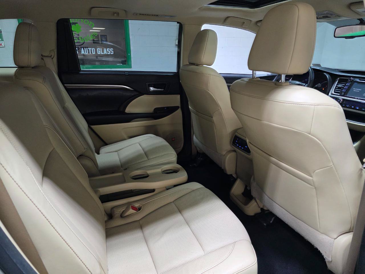 Used 2015 Toyota Highlander Limited AWD/4WD image 25