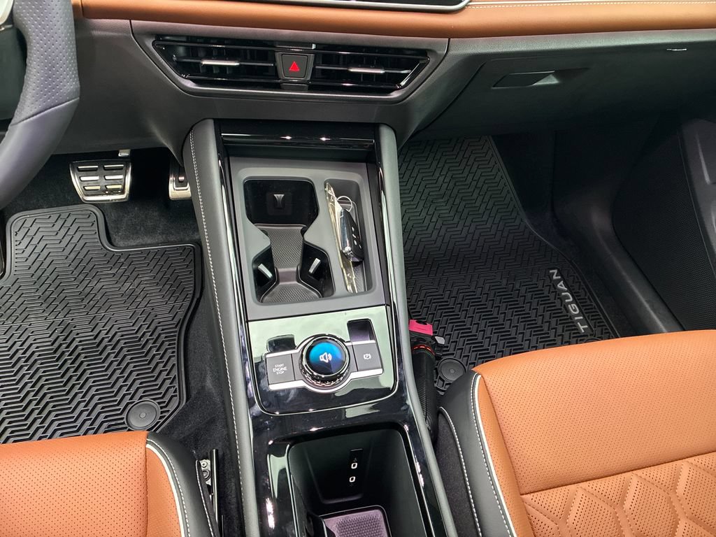 New 2026 Volkswagen Tiguan SEL R-Line AWD/4WD image 15