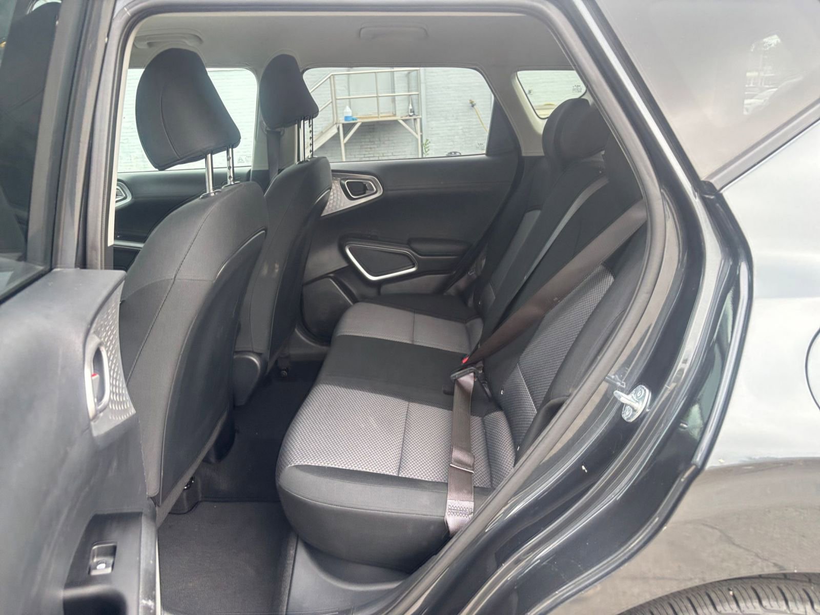 Used 2025 Kia Soul LX w/ LX Technology Package FWD image 23
