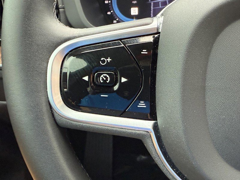 Certified 2023 Volvo XC60 B6 Ultimate w/ Protection Package Premier image 18