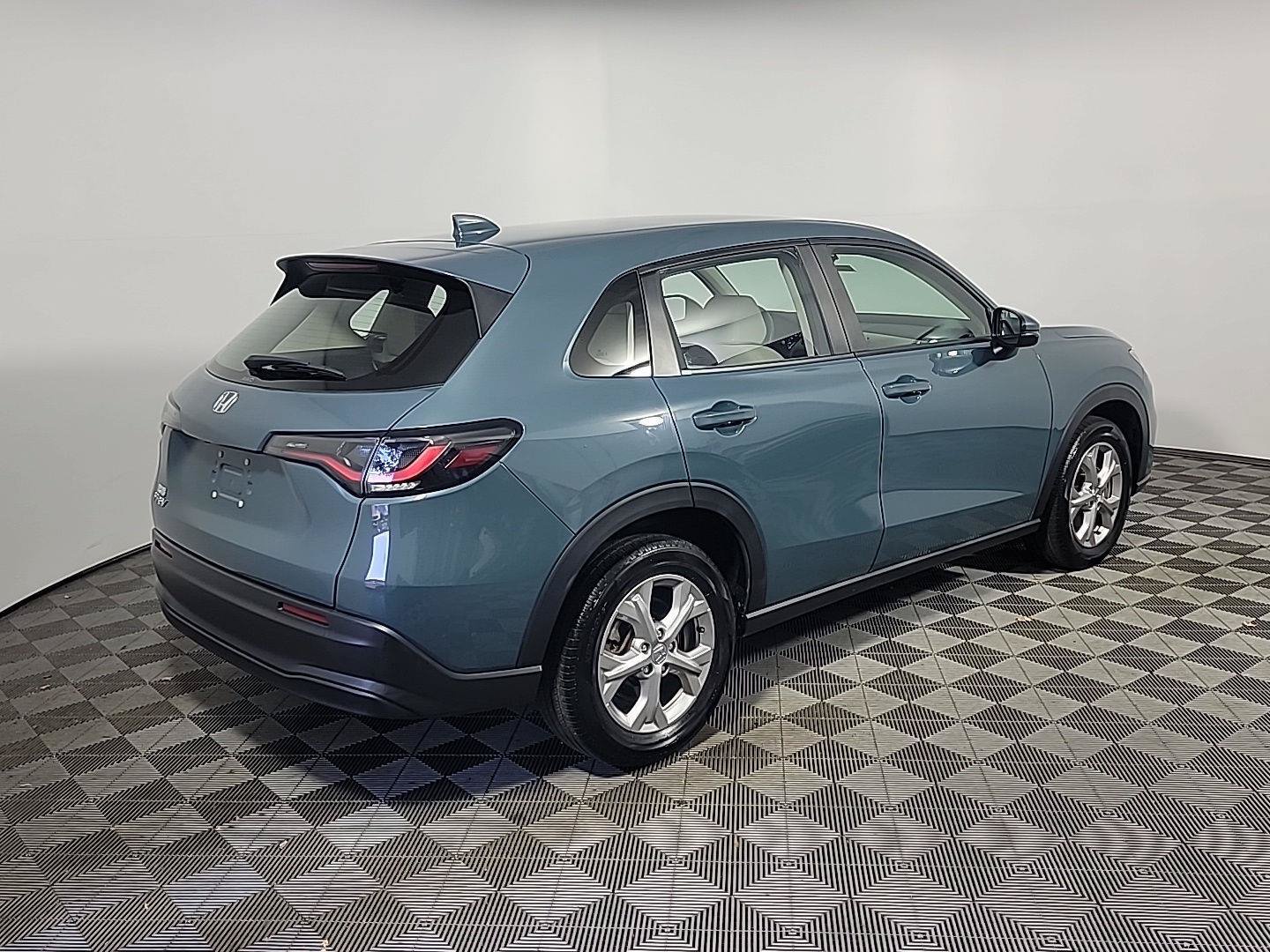Certified 2025 Honda HR-V LX image 3