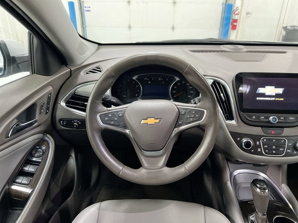Used 2018 Chevrolet Malibu Premier FWD image 11