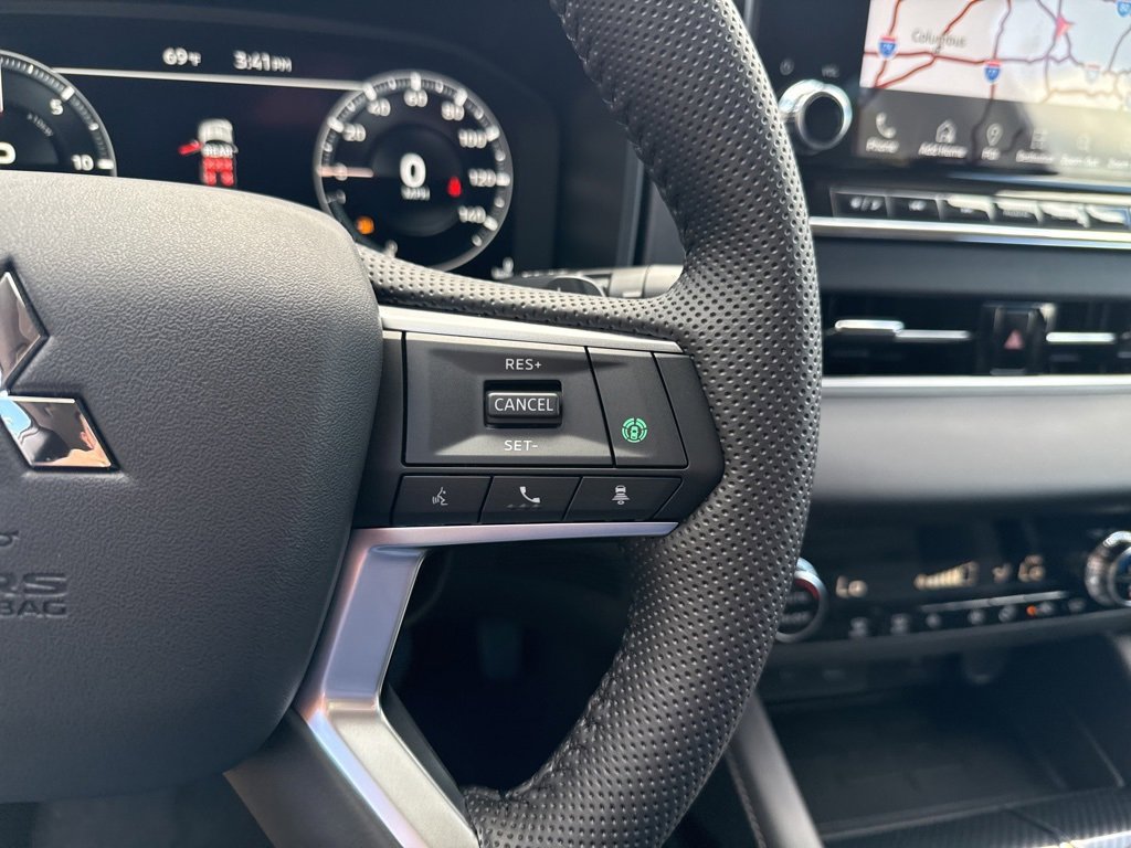 New 2025 Mitsubishi Outlander SE image 36