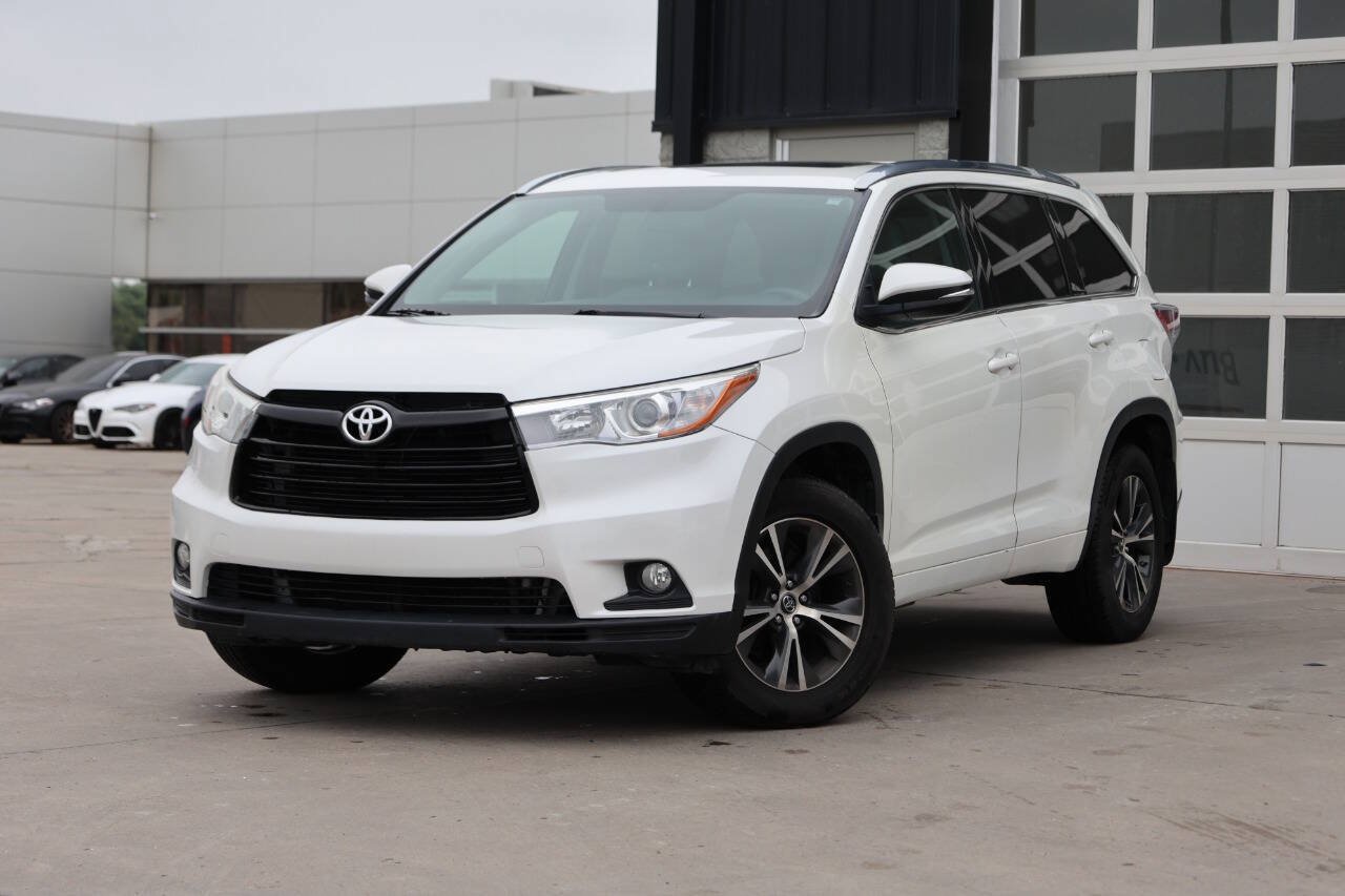 Used 2016 Toyota Highlander XLE AWD/4WD image 3