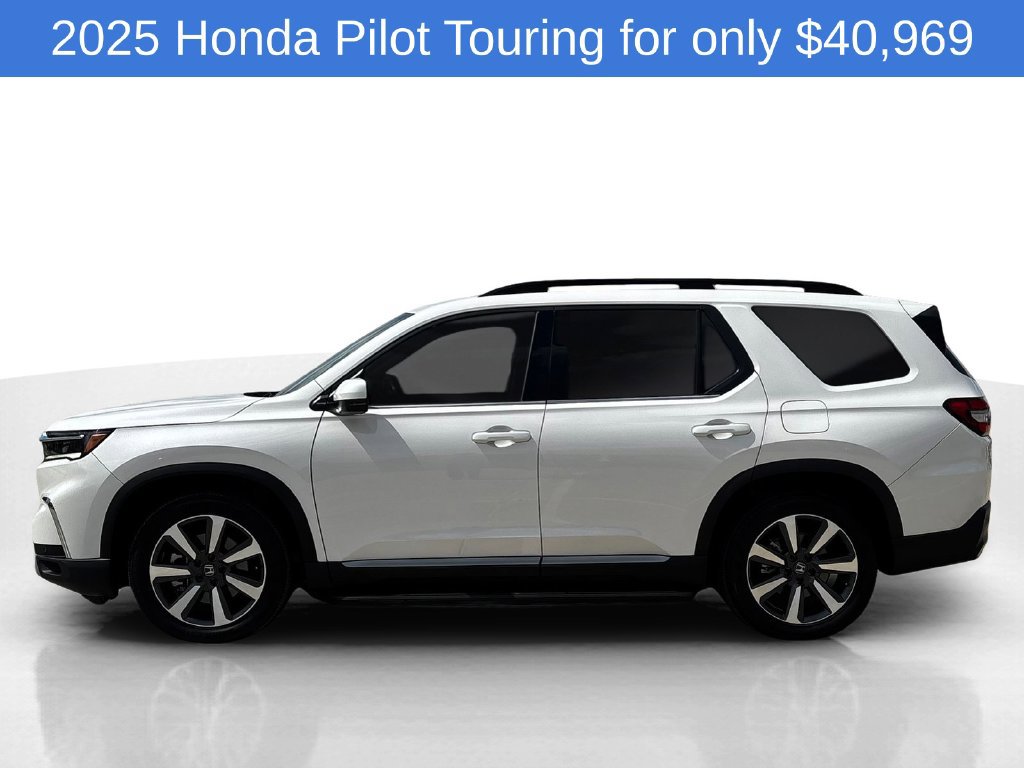 Used 2025 Honda Pilot Touring image 2
