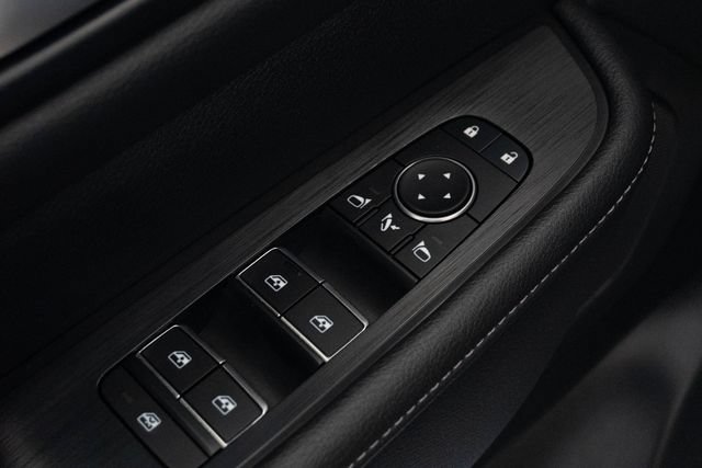 Used 2025 Nissan Armada SL AWD/4WD image 18