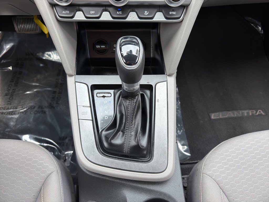 Used 2020 Hyundai Elantra SE FWD image 19