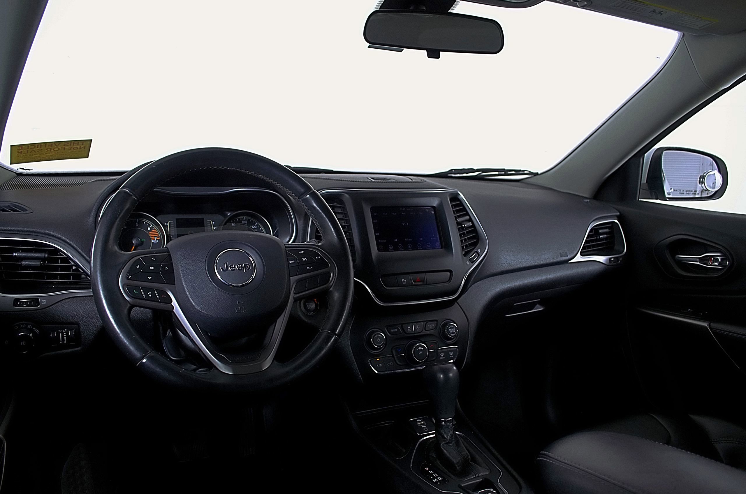 Used 2019 Jeep Cherokee Latitude Plus image 12