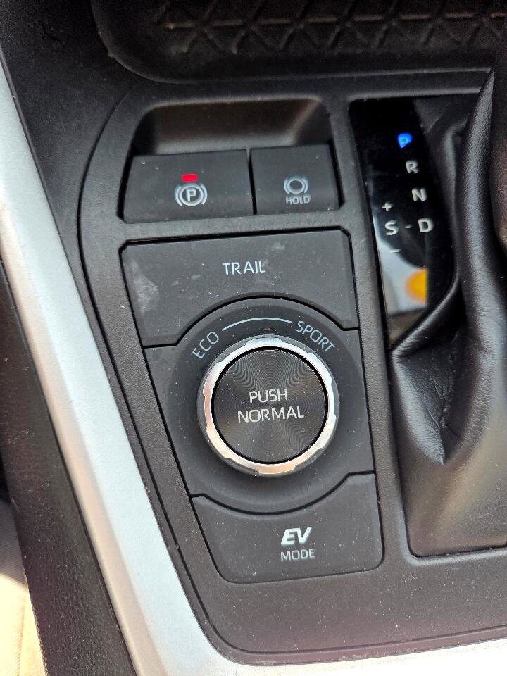 Used 2023 Toyota RAV4 XLE image 23