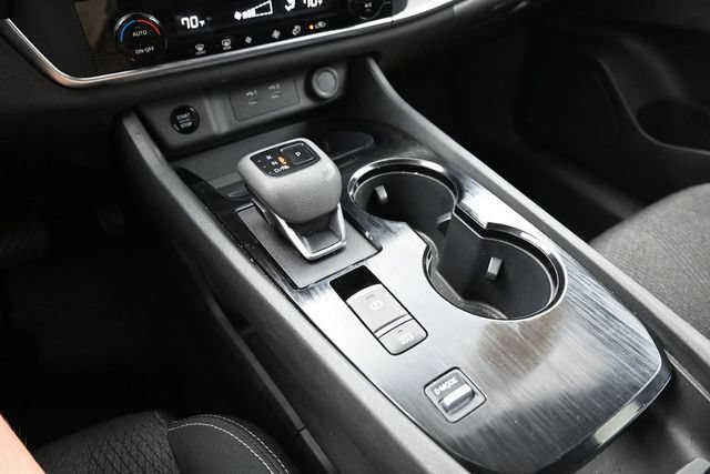 Used 2024 Nissan Rogue SV FWD image 25