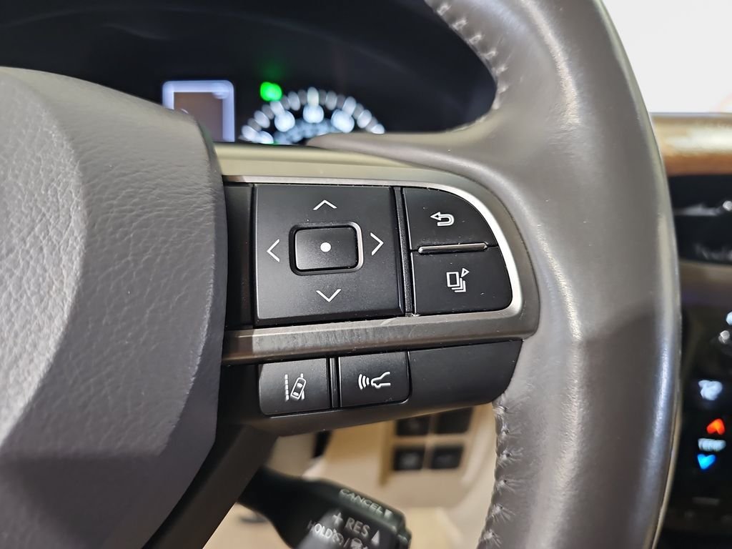 Used 2020 Lexus LX 570 4WD w/ Luxury Package image 21