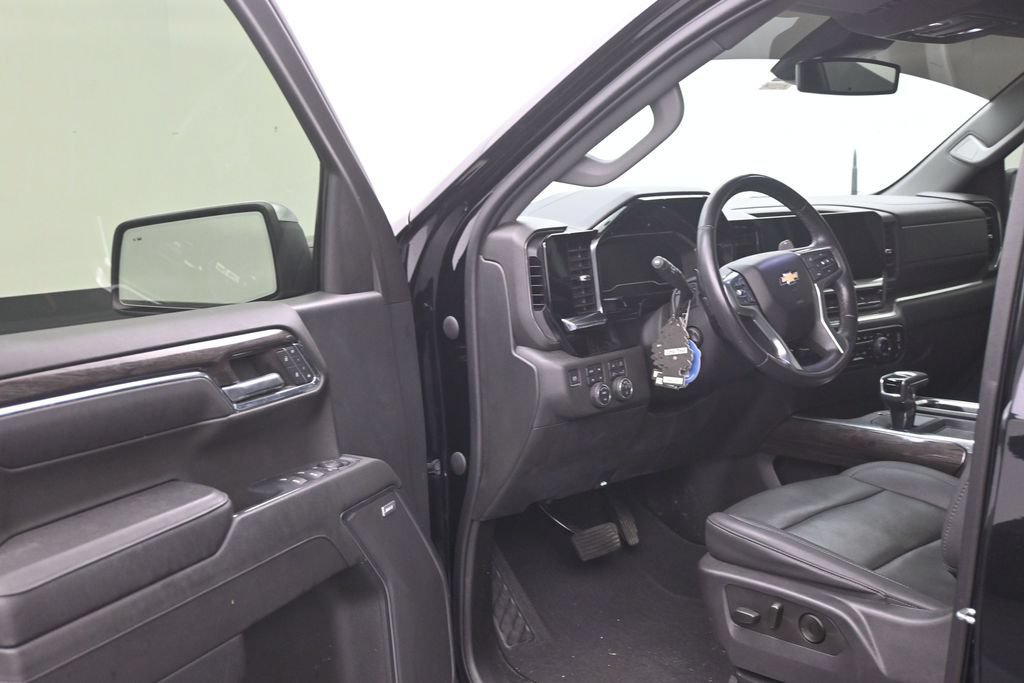Used 2023 Chevrolet Silverado 1500 LTZ AWD/4WD image 11