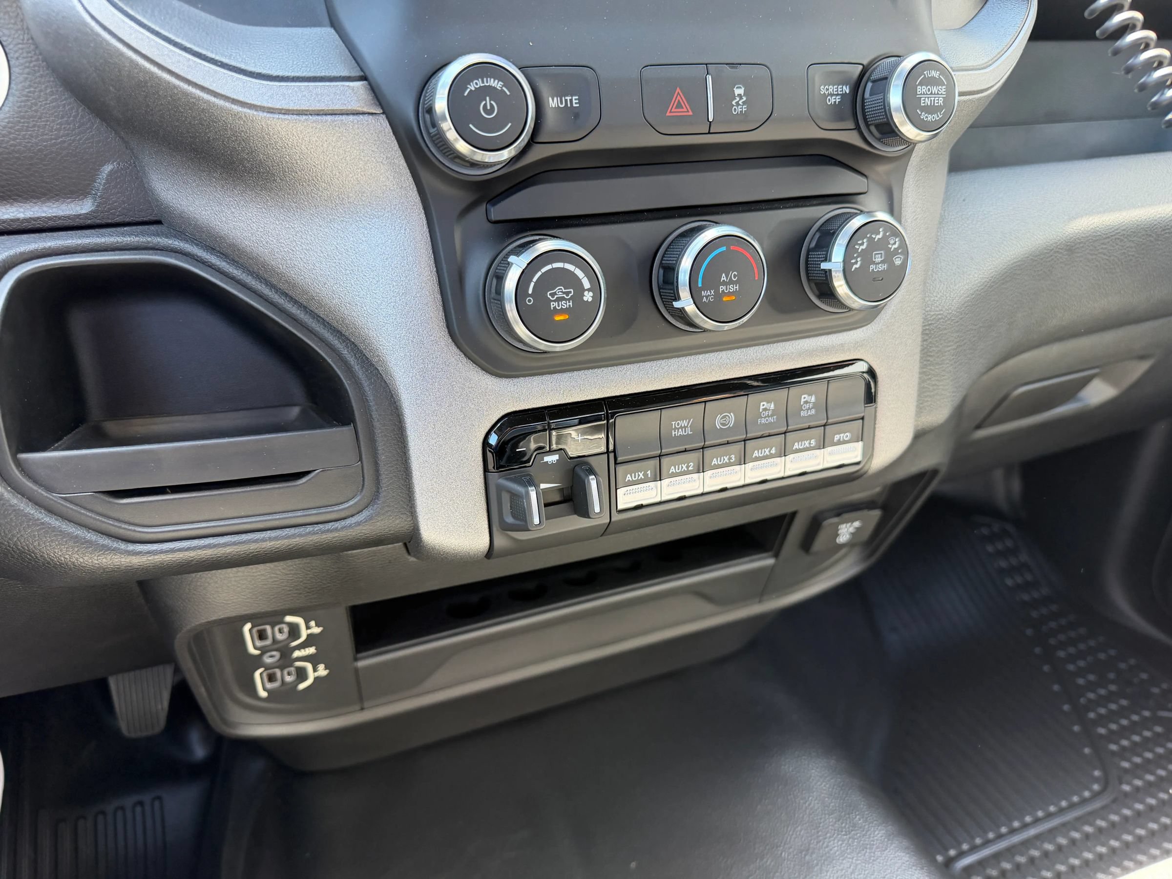 Used 2023 RAM 3500 Tradesman RWD image 31