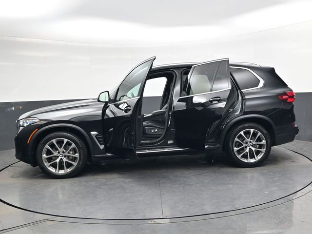 Used 2024 BMW X5 xDrive40i w/ Premium Package image 38