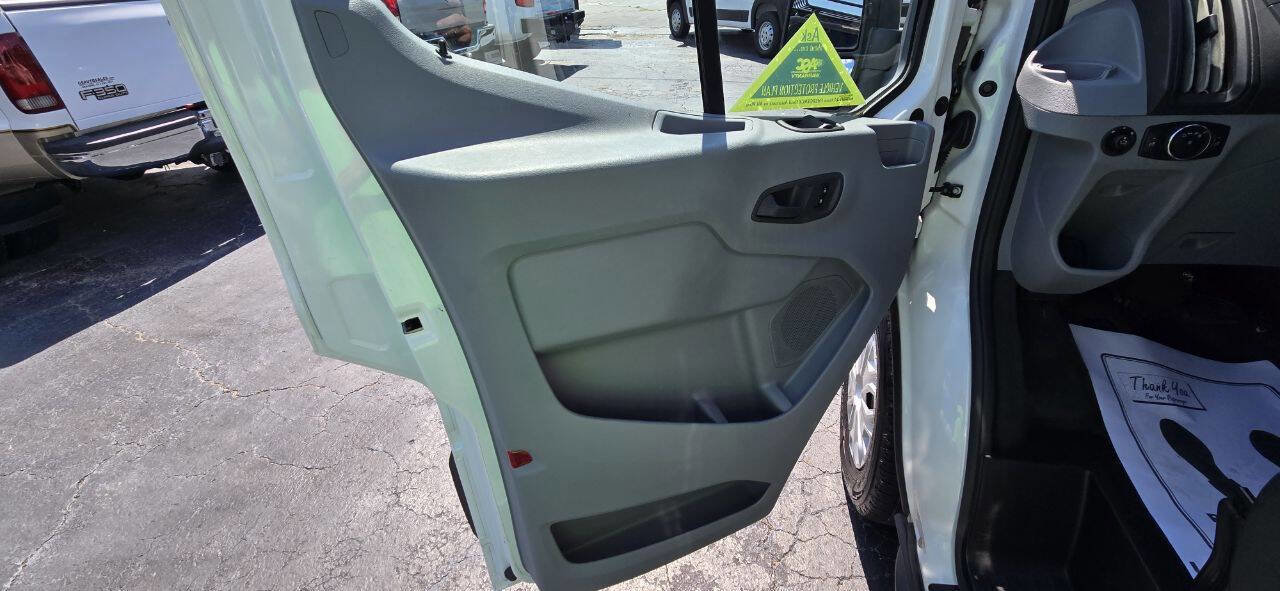 Used 2016 Ford Transit 150 XLT image 9