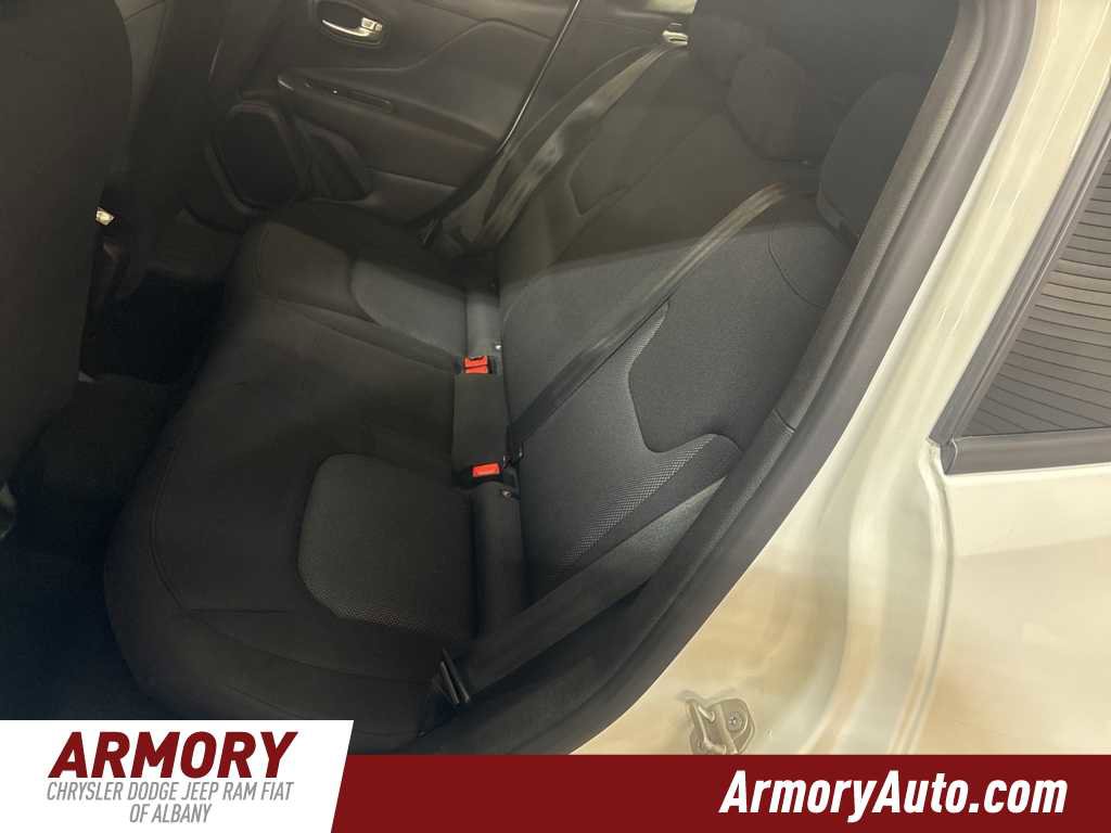 Used 2023 Jeep Renegade Latitude image 24